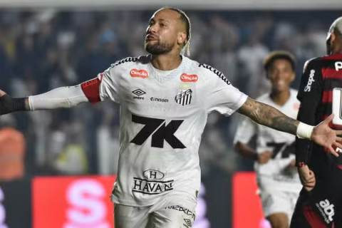 Neymar brilha e Santos vence e encerra sequência invicta do Flamengo no Brasileirão