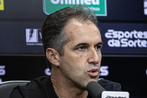 Léo Condé avalia elenco do Ceará: 'têm que tentar fazer mais do que fizeram no primeiro semestre'