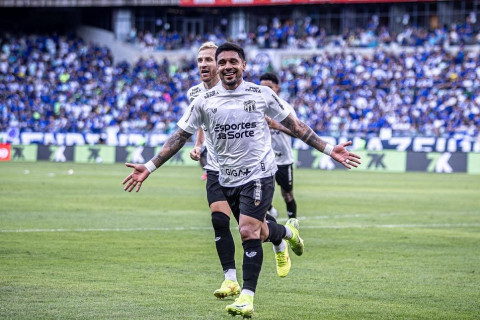 Ceará faz grande jogo, vence Cruzeiro de virada e volta ao G-10 da Série A