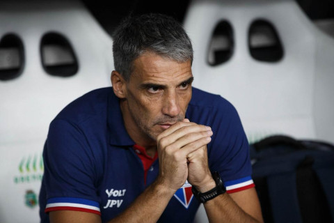 Permanência de Vojvoda no Fortaleza é incerta; clube e técnico avaliam situação