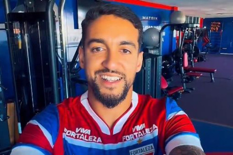 Reforço do Fortaleza, Matheus Pereira desembarca na capital cearense e conhece Pici