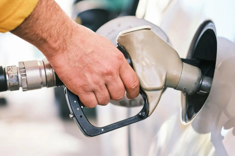 GASOLINA DEVE FICAR MENOS CARA A PARTIR DE HOJE APÓS APÓS REDUÇÃO DA PETROBRAS