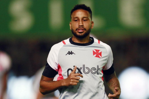 Alvo do Ceará, volante Jair permanece no Vasco, confirma Fernando Diniz