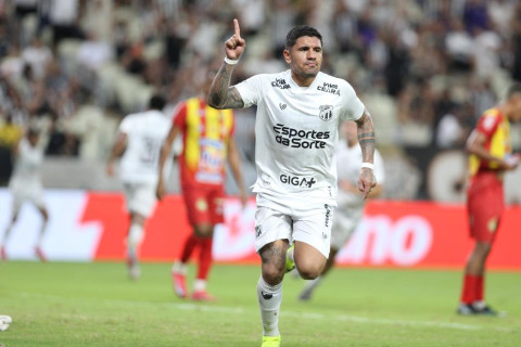 Galeano desfalca o Ceará contra o Atlético-MG após ser julgado por retardo de jogo