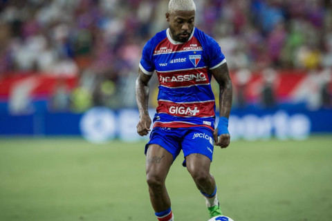 Vitória mantém interesse em atacante Marinho, do Fortaleza