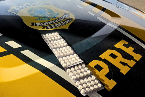 PRF APREENDE 90 CARTELAS DE REBITES COM MOTOCICLISTA DURANTE BLITZ EM TIANGUÁ