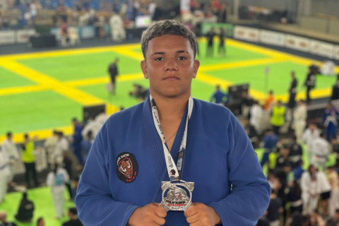 JOVEM DE PIRES FERREIRA BRILHA NO MUNDIAL E CONQUISTA MEDALHA DE PRATA NO JIU-JITSU!