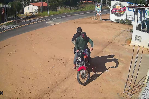 DUPLA ARMADA REALIZA ASSALTOS EM SÉRIE NA ZONA RURAL DE GUARACIABA DO NORTE