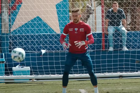 Goleiro Hélton Leite está regularizado e pode estrear pelo Fortaleza