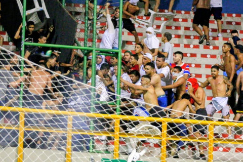 Clássico-Rei no futsal é cancelado por briga generalizada entre torcedores de Ceará e Fortaleza