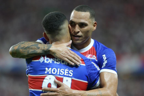 Titi deixa o Fortaleza e vai para o Goiás