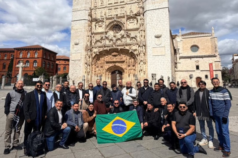 Um grupo de padres da Diocese de Tianguá está vivendo um momento marcante de fé e comunhão durante uma peregrinação pela Europa.